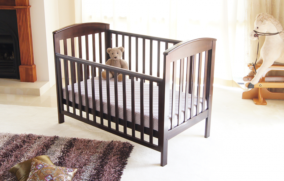 Classic Curve Cot & My First Breathe Eze Innerspring Mattress English Oak