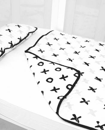 Amani Bebe Organic Oval Quilt and Pillow Set