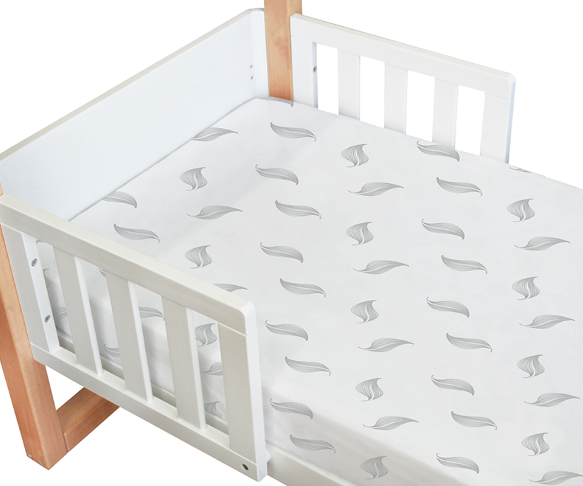 Amani Bebe Organic Standard Fitted Sheet - Grey Leaf